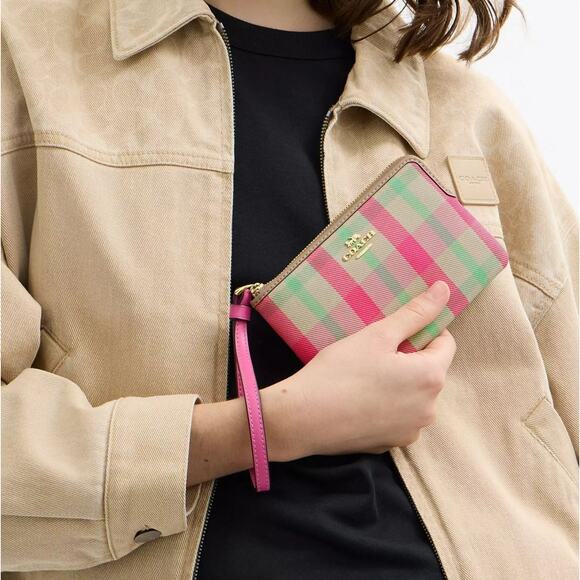 NWT Coach CBP18 Corner Zip Wristlet With Plaid IM/Pink Multi Gold Hardware - Picture 4 of 6